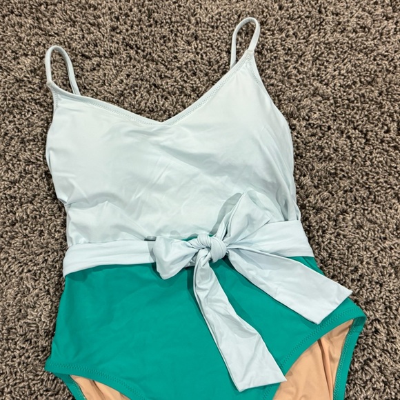 J. Crew belted color block One Piece Swimsuit - Light Blue and teal Green,size 6 - Picture 4 of 8